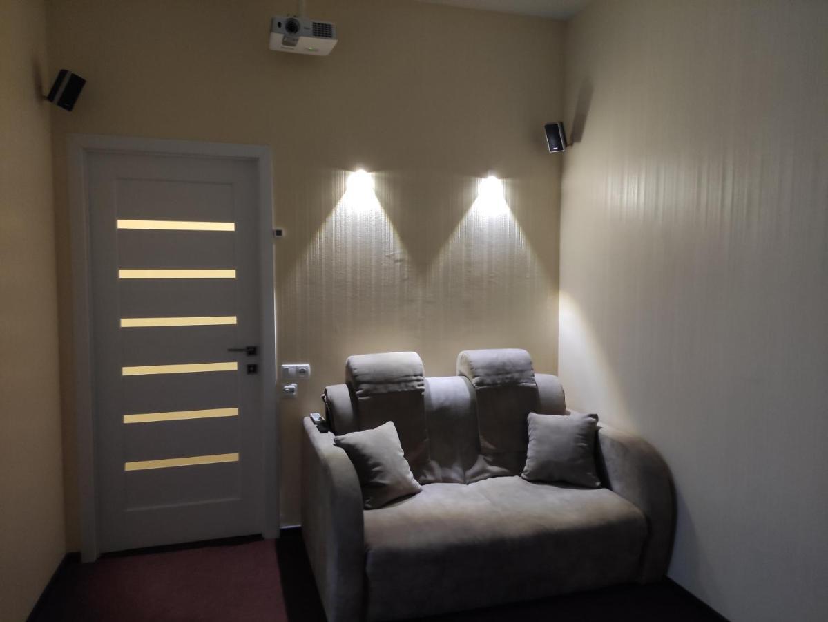 Small Room With Big Cinema Charkiv Exteriör bild